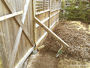 Backyard Fence Brace - Backyard fence Bracing Idea - Gate bracing - Fence Building