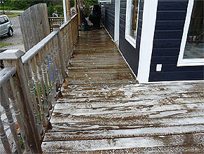 Clean deck - Wood cleaner - How to clean deck - Cleaning pressure treated wood